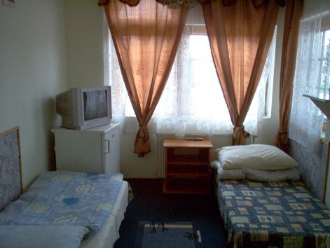 bedroom1.jpg